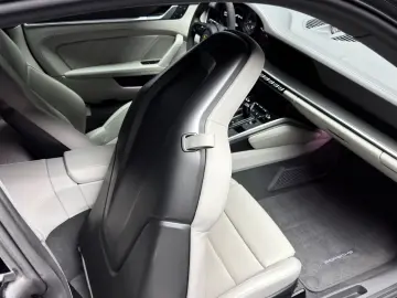 PORSCHE 992 Turbo S Leichtbau Carbon PCCB Burmester Lift