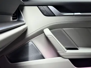 PORSCHE 992 Turbo S Leichtbau Carbon PCCB Burmester Lift