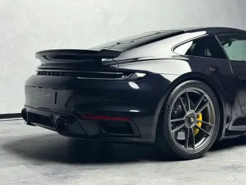 PORSCHE 992 Turbo S Leichtbau Carbon PCCB Burmester Lift