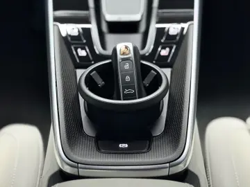 PORSCHE 992 Turbo S Leichtbau Carbon PCCB Burmester Lift