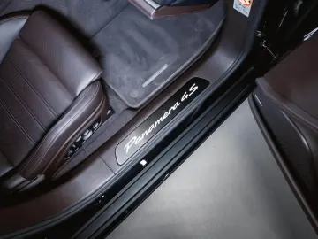 PORSCHE Panamera 4S E-Hybrid Panoramadach Sport Design