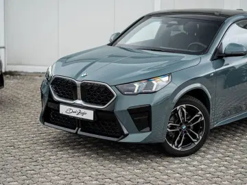 BMW X2 sDrive20i M-Sport AdLED AHK Alarm PANO KoZg