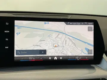 BMW X2 sDrive20i  Glasdach  Head-Up Display  18   LM