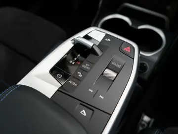 BMW X2 sDrive20i M-Sport AdLED AHK Alarm PANO KoZg