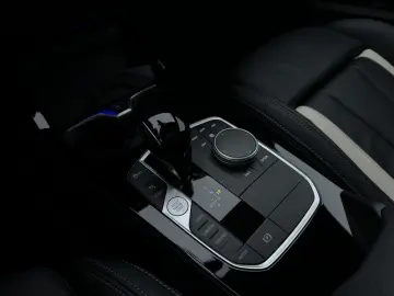 BMW 220i Gran Coupé M-SPORT LED NAVI HUD PANO 18