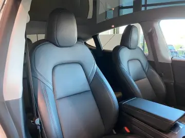 TESLA Model Y AWD Long Range Dual Motor Panorama LED