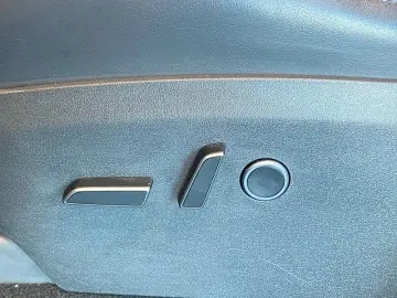 TESLA Model Y AWD Long Range Dual Motor Panorama LED
