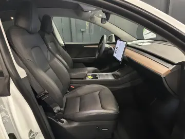 TESLA Model Y RWD  1.HAND Wärmepumpe