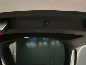 TESLA Model Y RWD  1.HAND Wärmepumpe