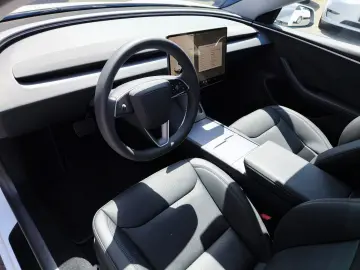 TESLA Model 3 Long Range AWD HIGHLAND PANO STHZ ACC