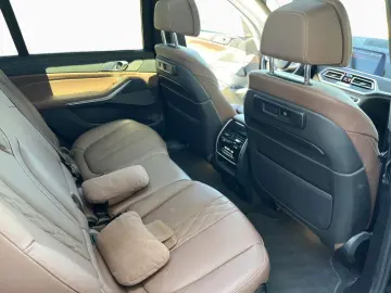 BMW X7 M50i KomfSi 360  H K SkyLo AHK 2ACHS AdLED