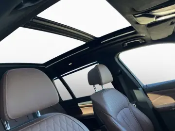 BMW X7 M50i KomfSi 360  H K SkyLo AHK 2ACHS AdLED