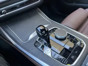BMW X7 M50i KomfSi 360  H K SkyLo AHK 2ACHS AdLED