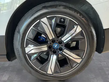 BMW iX xDrive40 AHK Driv.Assist.Prof Harman K Laser