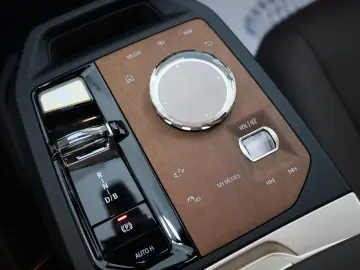 BMW iX 50 xDrive Leder Navi Laser 360Kamera ACC Pano