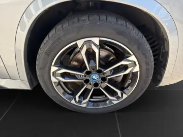 BMW iX1 xDrive30 19    M Paket   DrivAss    HUD   Ke