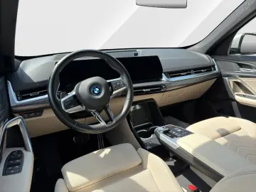 BMW iX1 xDrive30 19    M Paket   DrivAss    HUD   Ke