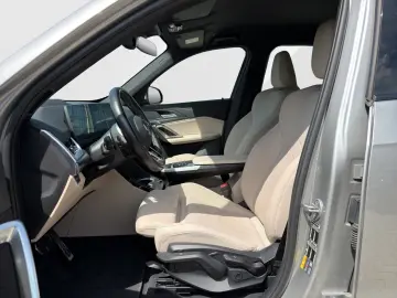 BMW iX1 xDrive30 19    M Paket   DrivAss    HUD   Ke