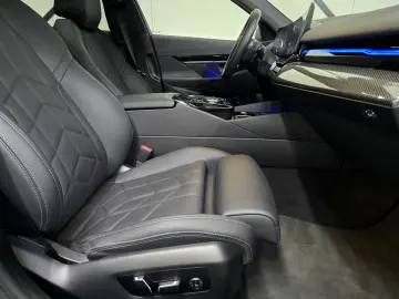 BMW 520d xDrive M Sport  20 Zoll Pano AHK Standh.