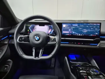 BMW 520d xDrive M Sport  20 Zoll Pano AHK Standh.