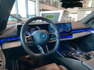 BMW 550e Lim xDr. M-Sport SurrView Sbel HUD AHK ACC