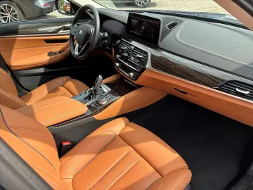 BMW 530 i xDrive HUD STANDHZG AHK LENKRDHZG SH V H
