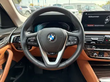 BMW 530 i xDrive HUD STANDHZG AHK LENKRDHZG SH V H