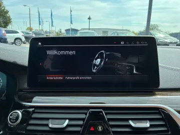 BMW 530 i xDrive HUD STANDHZG AHK LENKRDHZG SH V H