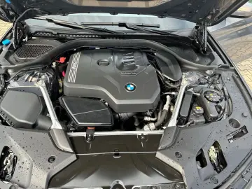 BMW 530 i xDrive HUD STANDHZG AHK LENKRDHZG SH V H