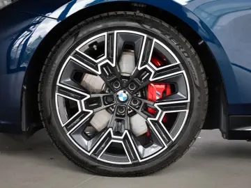 BMW xDrive  Harman Kardon  Head-up  Belüftung