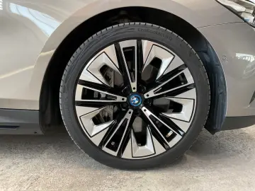 BMW 550e xDrive  Sitzbelüftung  AC-Schnellladen  20