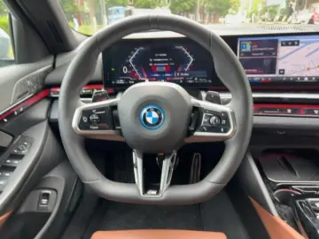 BMW 550 e xDrive Limo M-Sport 21'' AHK Gla…