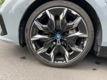 BMW 550 e xDrive Limo M-Sport 21'' AHK Gla…