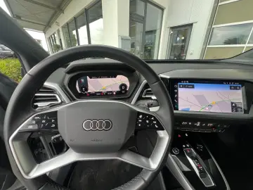 AUDI Q4 e-tron 50 220kw S-Line Leder Kamera ACC Sound