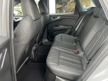 AUDI Q4 e-tron 50 220kw S-Line Leder Kamera ACC Sound