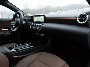 MERCEDES-BENZ CLA 220 4M Coupé AMG-Sport MLB Pano Burm Distr