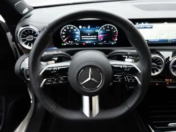 MERCEDES-BENZ CLA 220 4M Coupé AMG-Sport MLB Pano Burm Distr