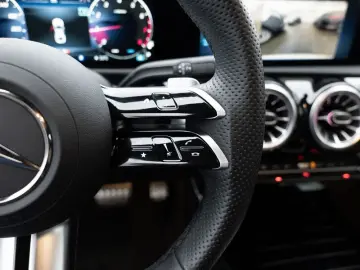 MERCEDES-BENZ CLA 220 4M Coupé AMG-Sport MLB Pano Burm Distr