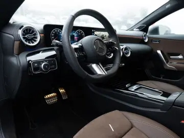 MERCEDES-BENZ CLA 220 4M Coupé AMG-Sport MLB Pano Burm Distr