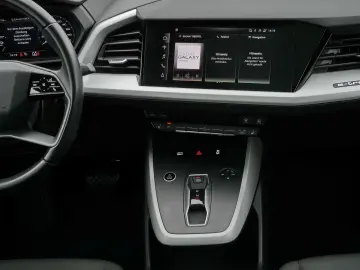 AUDI Q4 40 e-tron 511km WLTP LED AHK Panoramadach