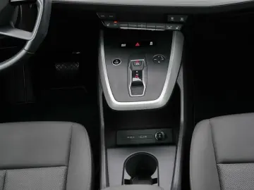 AUDI Q4 40 e-tron 511km WLTP LED AHK Panoramadach