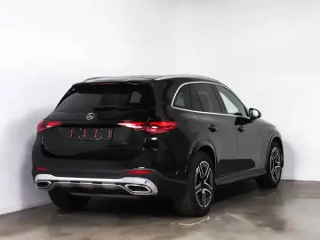 MERCEDES-BENZ GLC 300 4M AMG Distr Pano AHK Kamera 1…