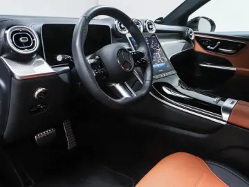MERCEDES-BENZ GLC 300 4M AMG Distr Pano AHK Kamera 1…