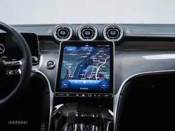 MERCEDES-BENZ GLC 300 4M AMG Distr Pano AHK Kamera 1…