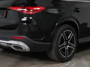 MERCEDES-BENZ GLC 300 4M AMG Distr Pano AHK Kamera 1…