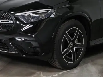MERCEDES-BENZ GLC 300 4M AMG Distr Pano AHK Kamera 1…