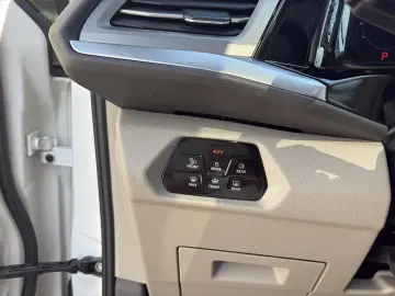 VW T7 Multivan DSG Life eHybrid 6-Sitze Virtual LED