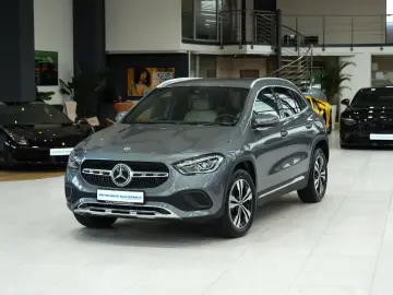 MERCEDES-BENZ GLA 200 d LEDER NAVI LED PDC-KAMERA SHZ 1.HAND