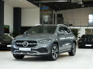 MERCEDES-BENZ GLA 200 d LEDER NAVI LED PDC-KAMERA SHZ 1.HAND