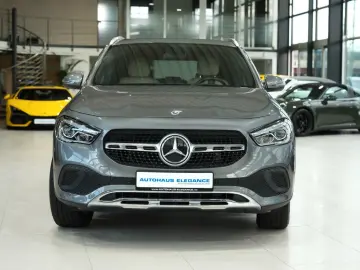 MERCEDES-BENZ GLA 200 d LEDER NAVI LED PDC-KAMERA SHZ 1.HAND